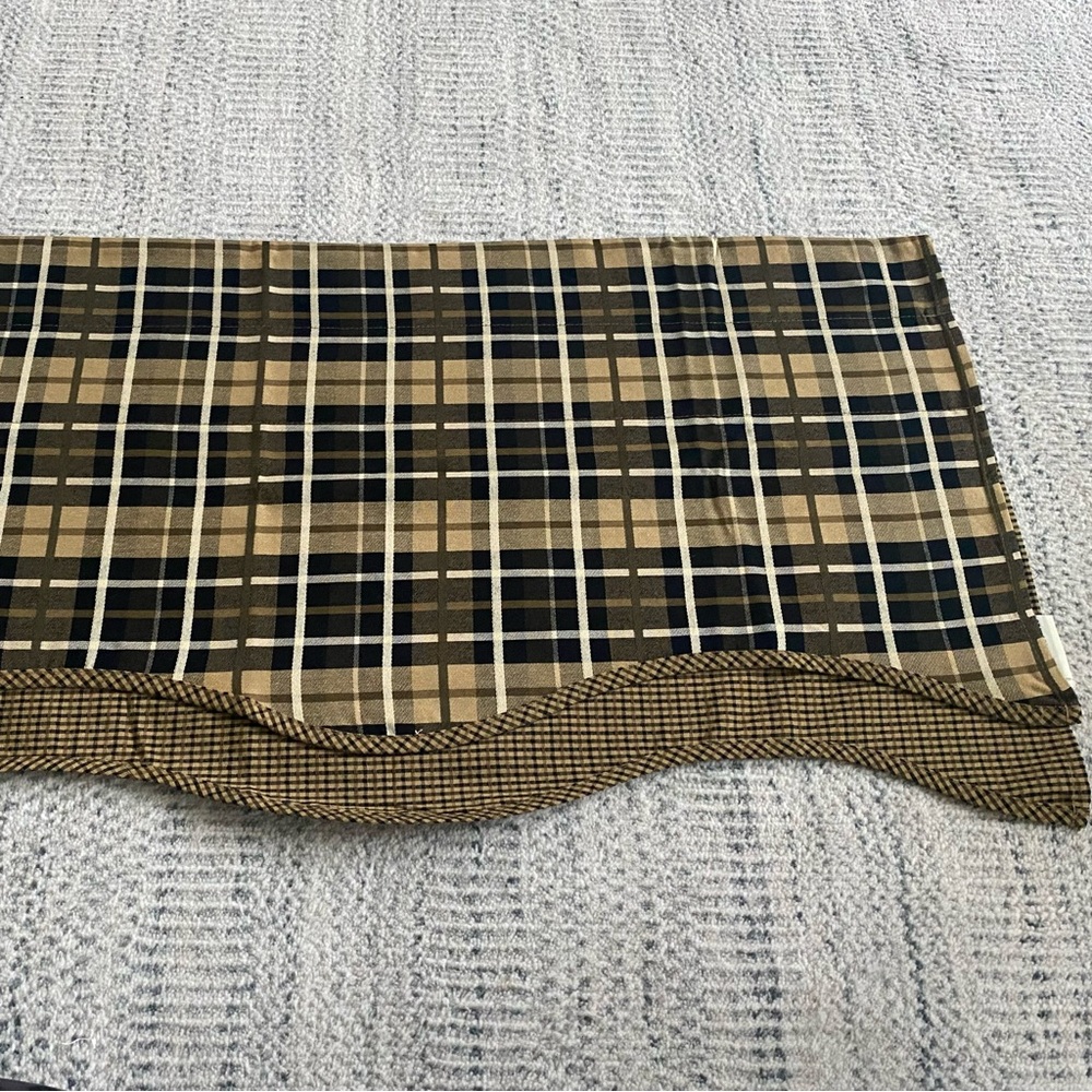 Waverly Fairfield Valance in Black and Gold  Plaid - Picture 3 of 8